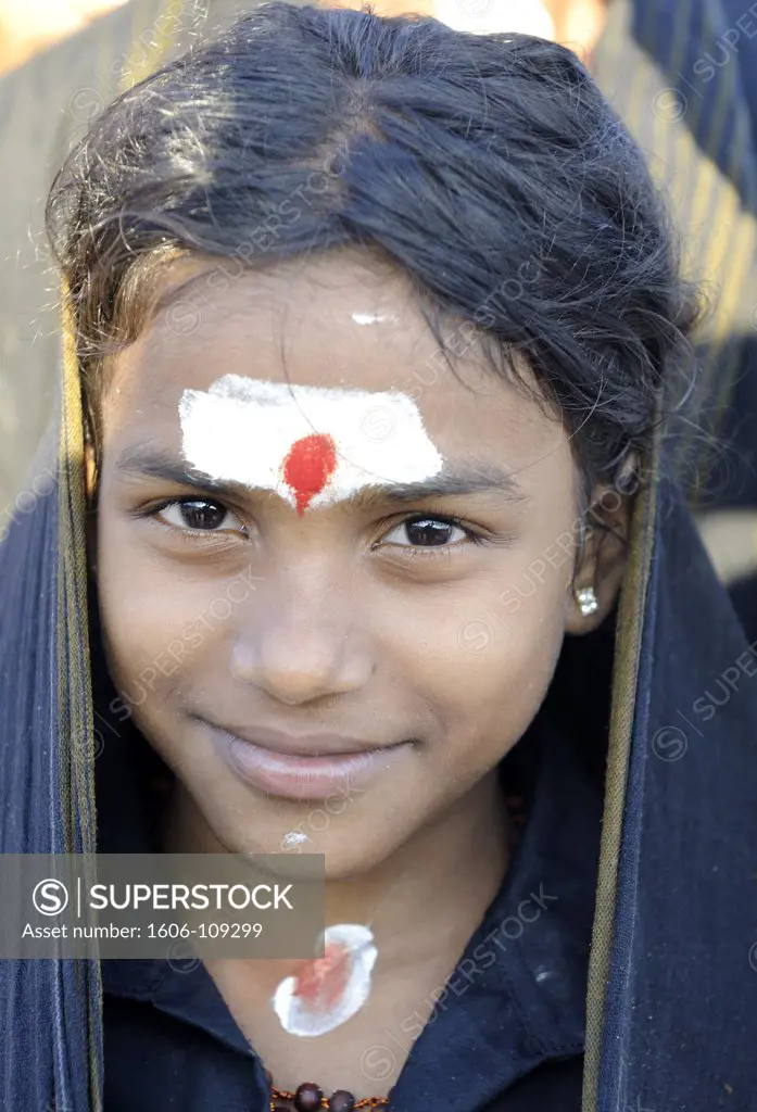 India, Andhra Pradesh, Visakhapatnam, portrait of hindu girl