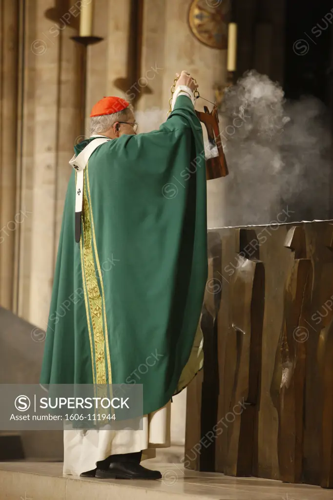 France, Ile de France, Paris, Paris cardinal Andr Vingt-Trois in Notre Dame cathedral