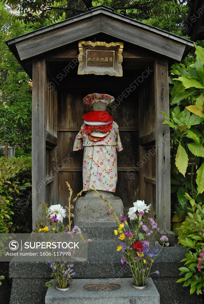 JAPON, TOKYO, Jizo looks after the souls of dead children