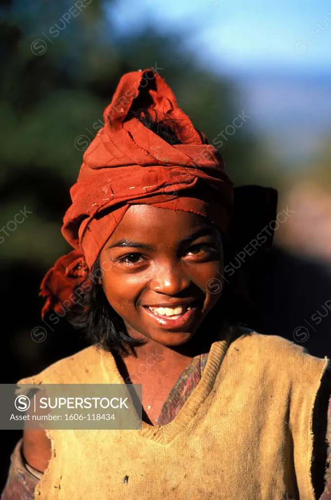 MADAGASCAR, AMBALAVAO, Madagascar girl