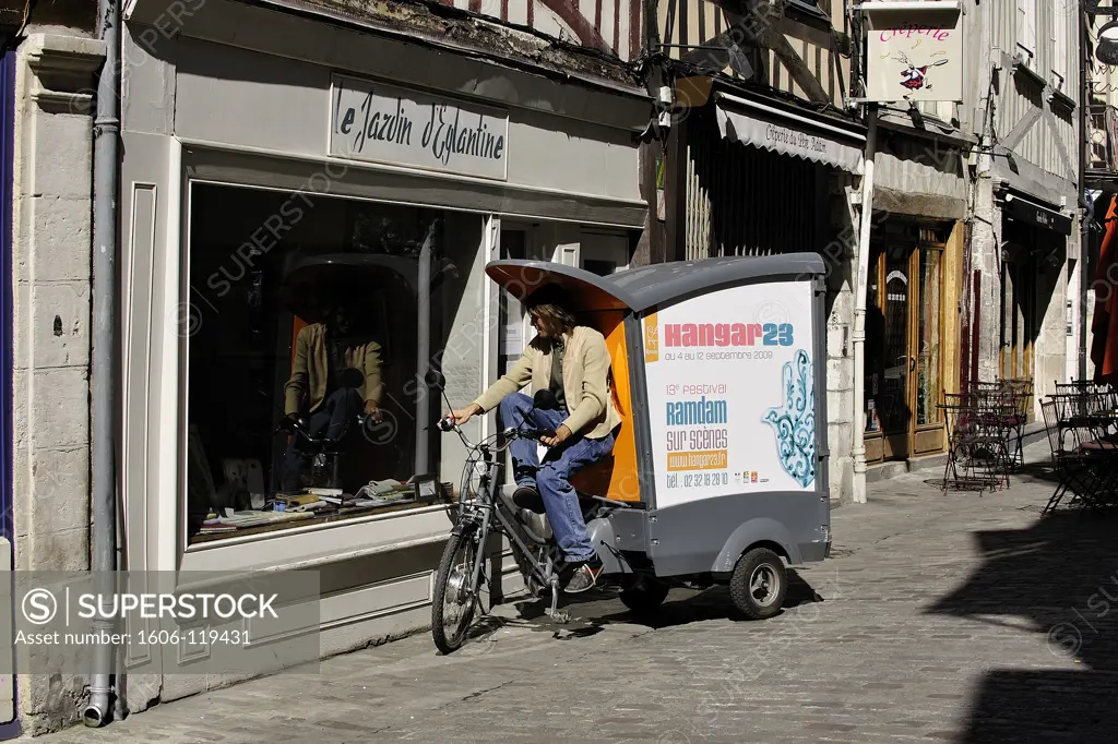 France, Normandy, Seine-Maritime, Rouen, trike delivery man