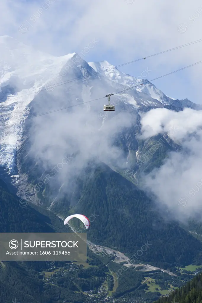 France, Alps, Haute Savoie, Chamonix-Mont Blanc, Planpraz, paragliding, Mont Blanc in background