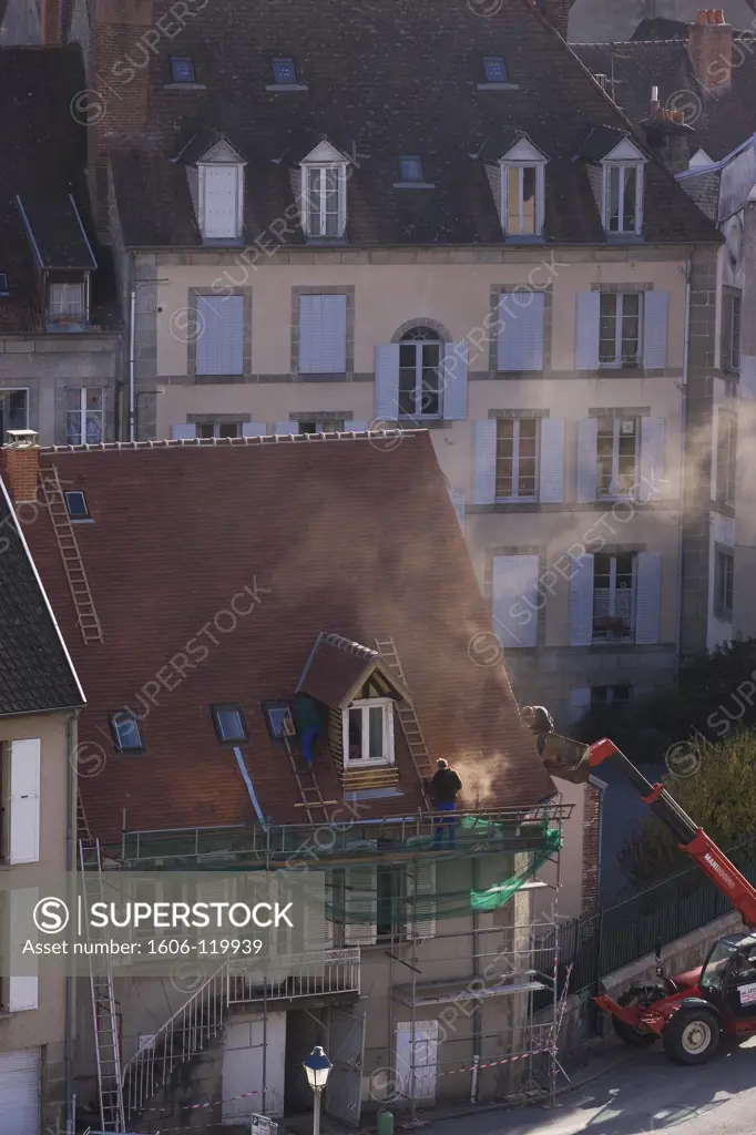 France, Limousin, Creuse, Aubusson, roofers at work