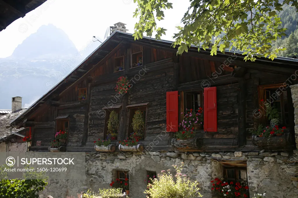 France, Rhone-Alpes, Haute Savoie (74), Chamonix valley, old house in Tour village