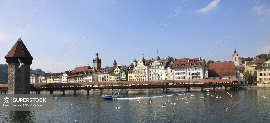 Switzerland, Lucerne, Luzern, old town skyline, Kapellbrcke bridge