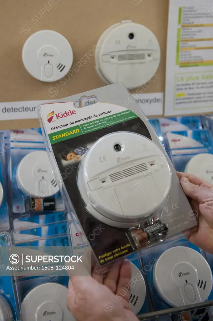 Carbon monoxide detectors in a DIY store