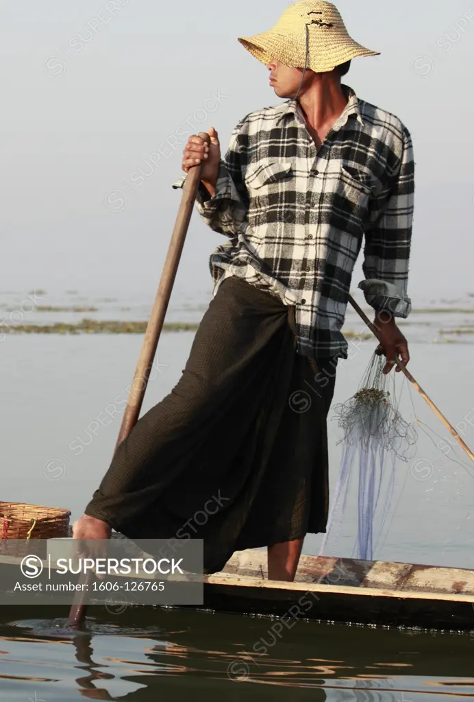 Myanmar, Burma, Inle Lake, fisherman, leg rower,
