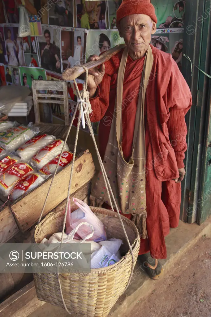 Myanmar, Burma, Kalaw, buddhist monk in the market