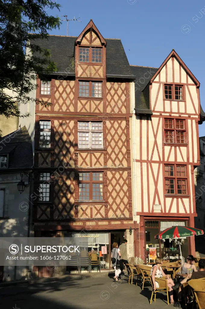 France, Pays de la Loire, Loire-Atlantique, Maine et Loire, Saumur, Place Saint-Pierre, half-timbered houses