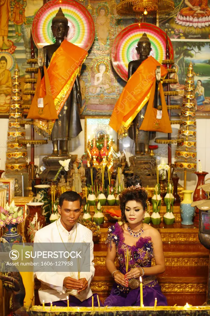 Cambodia, Siem Reap, Siem Reap, Tradional cambodian wedding in a buddhist pagoda.  Cambodia.