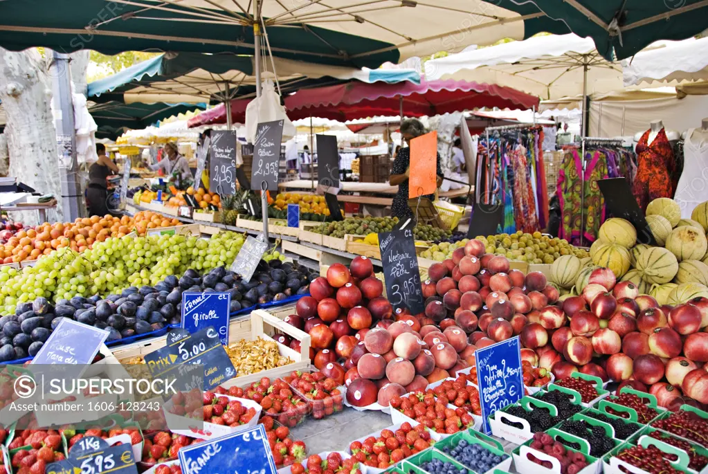 France, Var, Riviera, Saint Tropez market day in summer