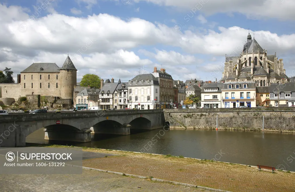 France, Pays de la Loire, Mayenne (53), Mayenne castle and basiliqua, along Mayenne river