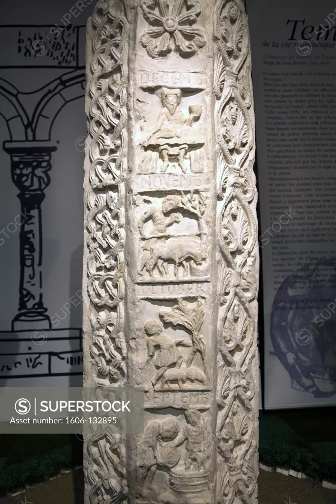 France, Auvergne, Allier (03), Souvigny, Saint Pierre Saint Paul priory chuch, colonne du Zodiac (12th century)
