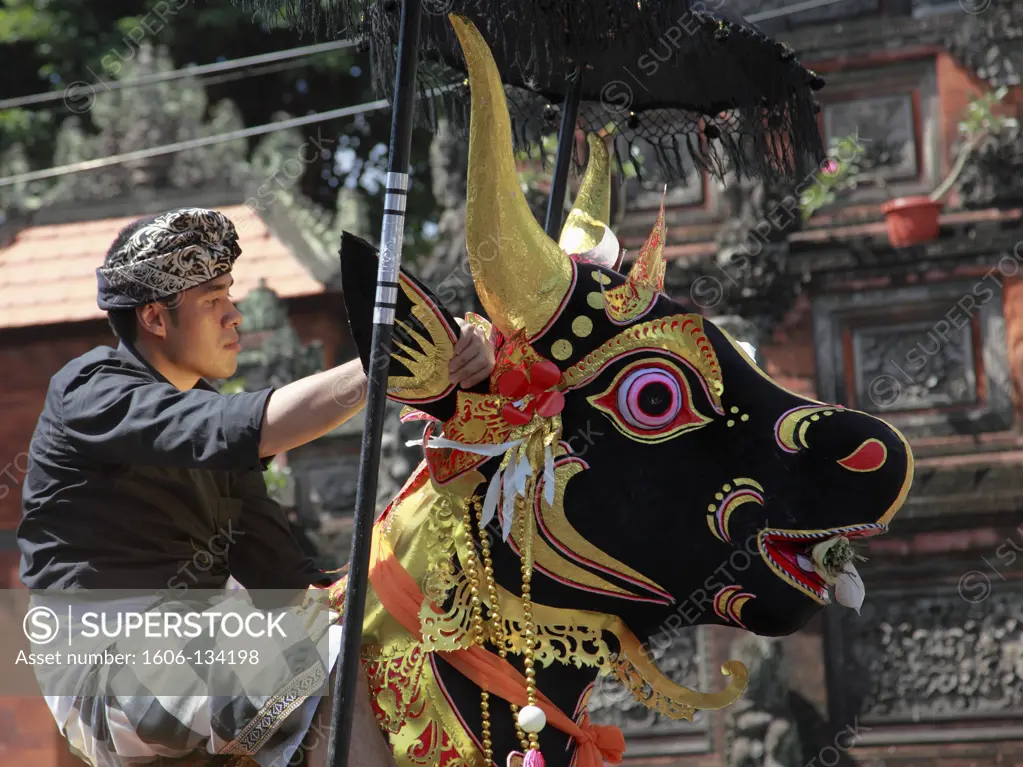 Indonesia, Bali, cremation ceremony, the cremation animal, bull figure,