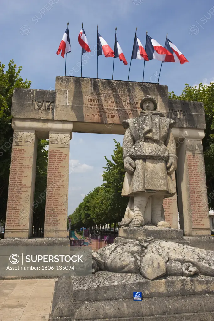 France, Burgundy, Avallon, war memorial
