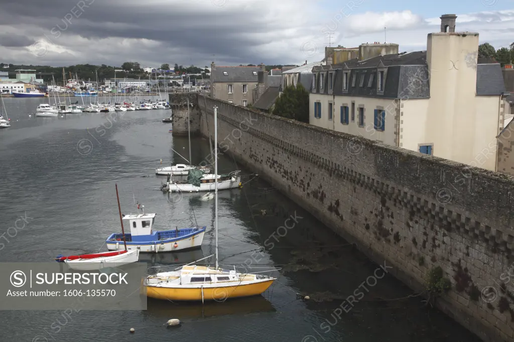 France, Brittany, Finistere (29), Concarneau, harbour and Ville Close (old city)