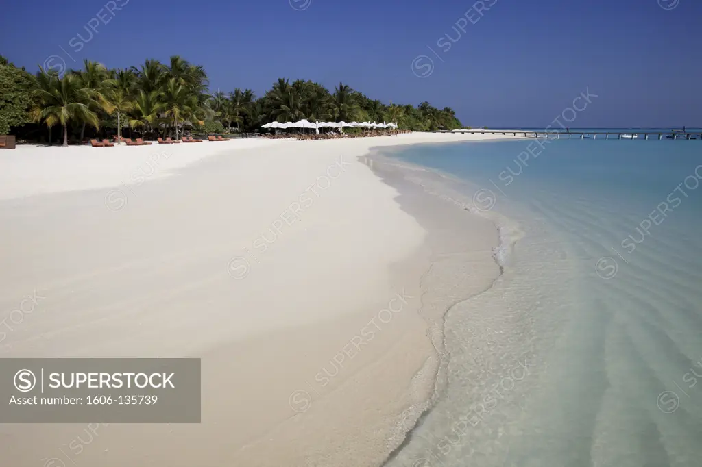 Maldives islands, Lhaviyani atoll, one of the beaches of the Kanuhura luxury hotel