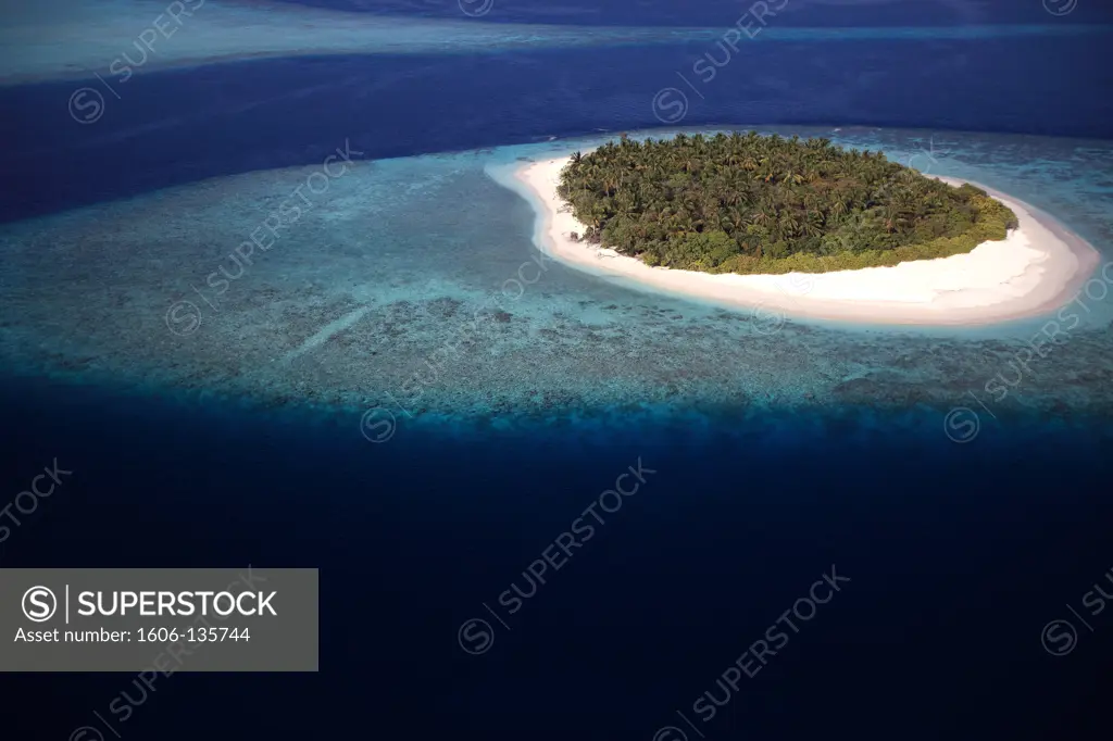 Maldives islands, Lhaviyani atoll, seaplane arrival on a private island of the Kanuhura luxury hotel (aerial view)