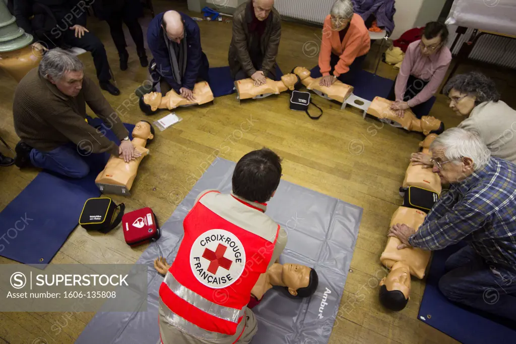 France, first aid and defibrillator training