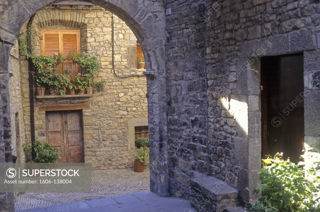 Spain, Aragon, Huesca province, Ainsa, medieval village, Santa Cruz street