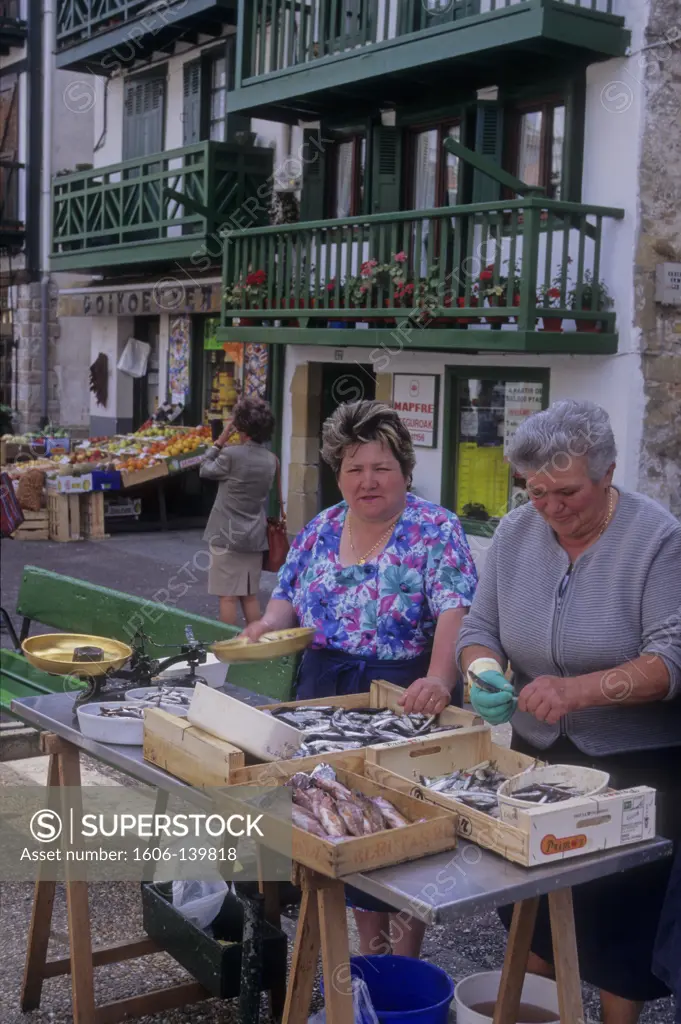 Spain, Guipuscoa province (Basque country), Fontarrabie (Fontarabie or Hondarribia), market