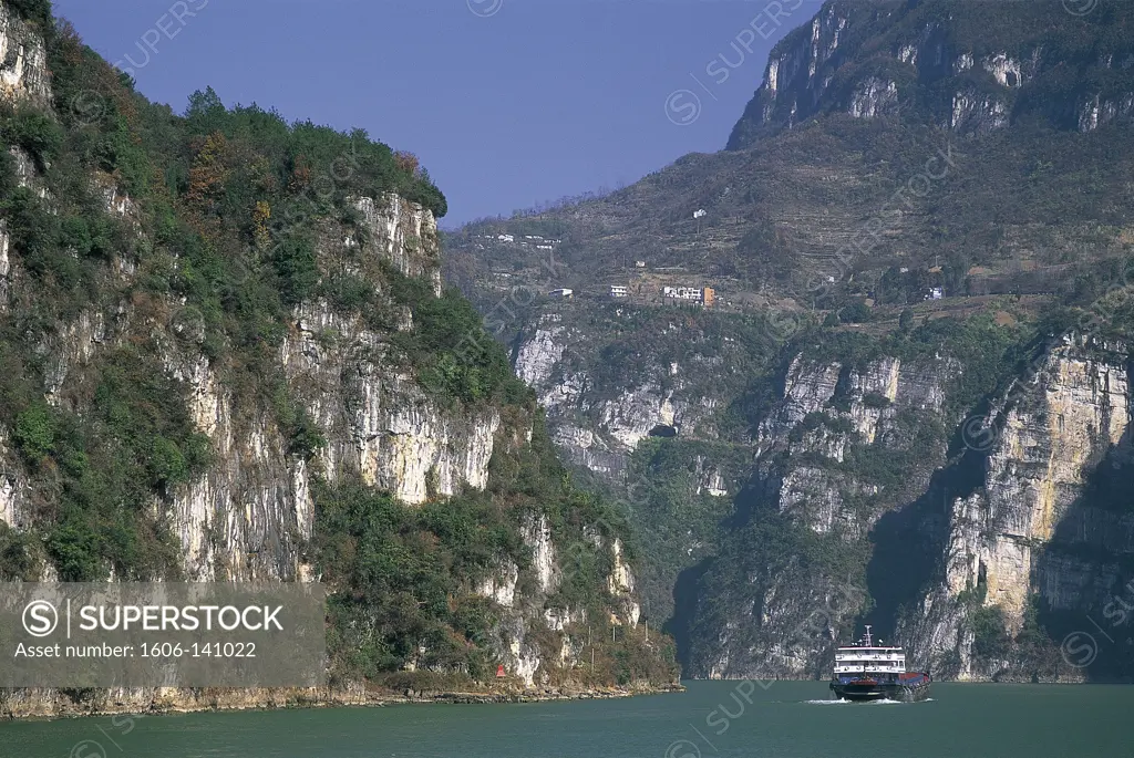 China, Hubei Province, The Three Gorges, View of the Xiling Gorge on the Yangzi River