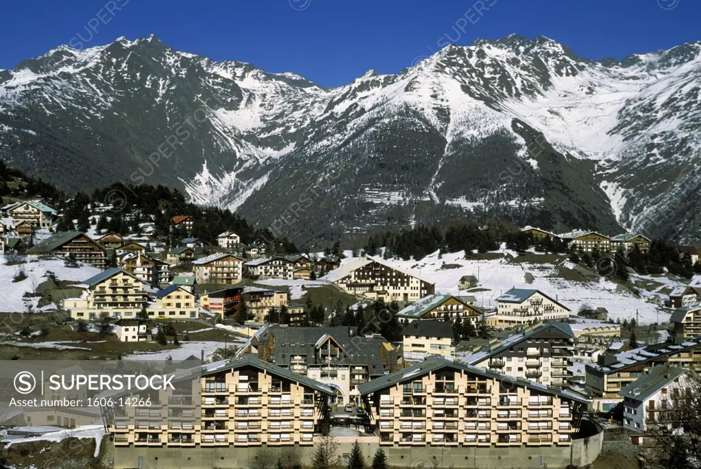 France, Alpes maritimes, Auron in winter, general view