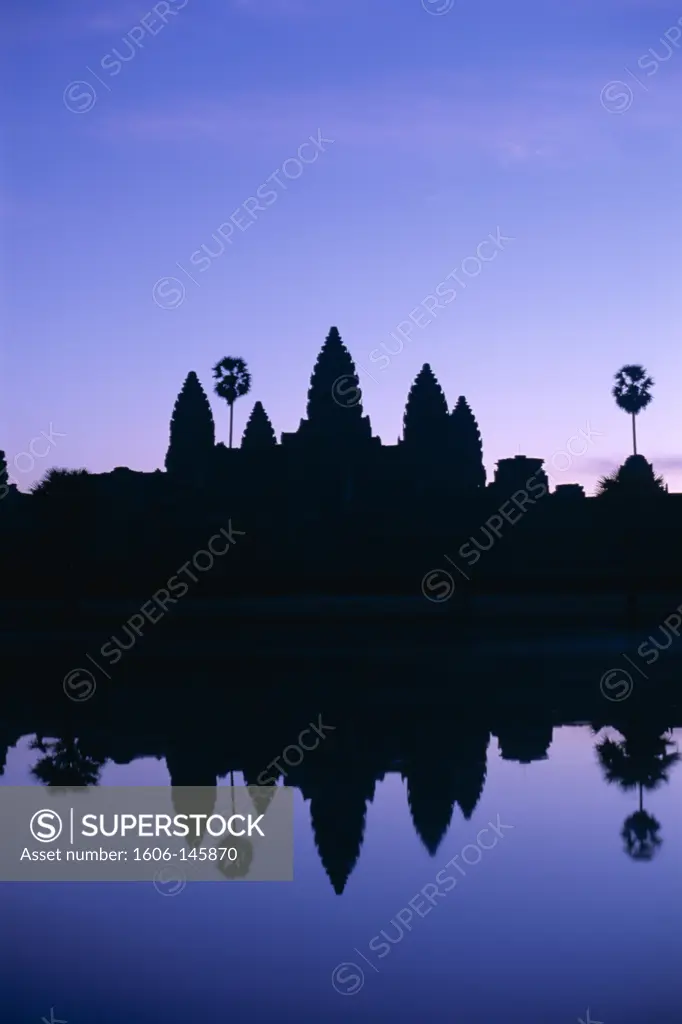Cambodia, Siem Reap, Angkor Wat / Silhouette / Dawn