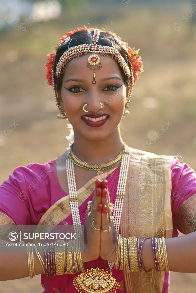 India, Maharastra, Mumbai (Bombay), Female Dancer / Woman Dressed in Traditional Costume
