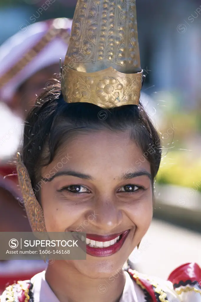 Sri Lanka, Kandy, Female Kandy Dancers Dressed in Pooja Costume / Traditional Costume / Portrait