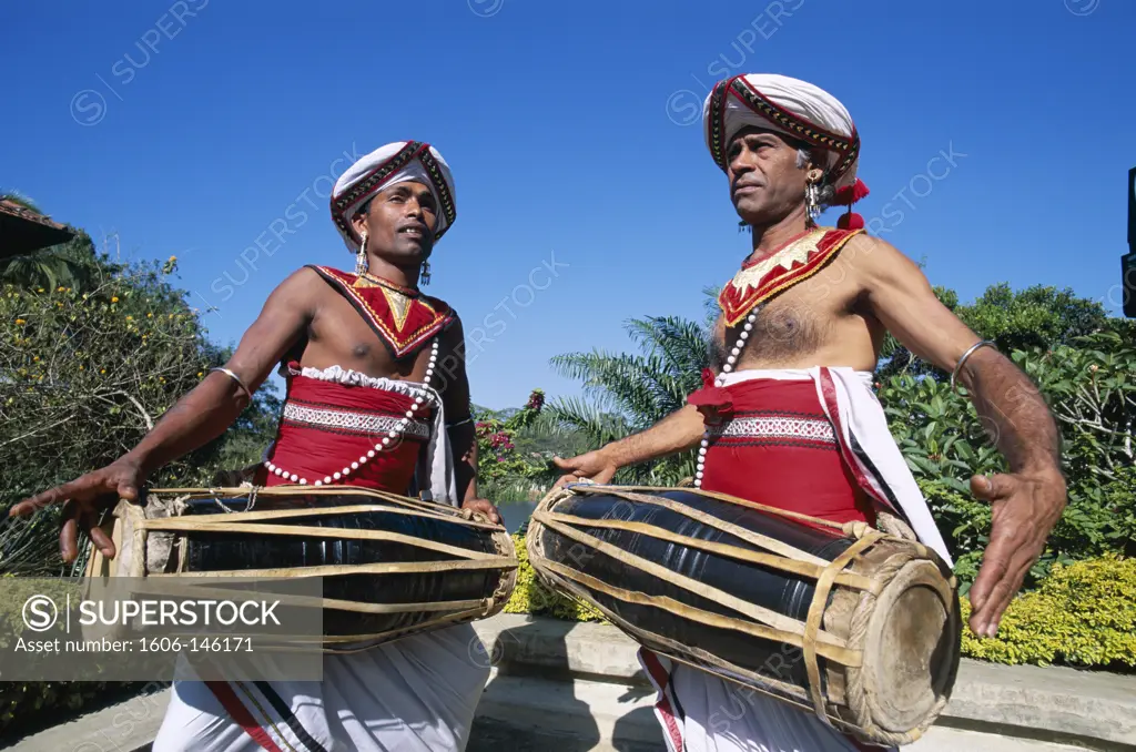 Sri Lanka, Kandy, Kandy Dancers / Drummers Dressed in Kandyan Costume / Traditional Costume