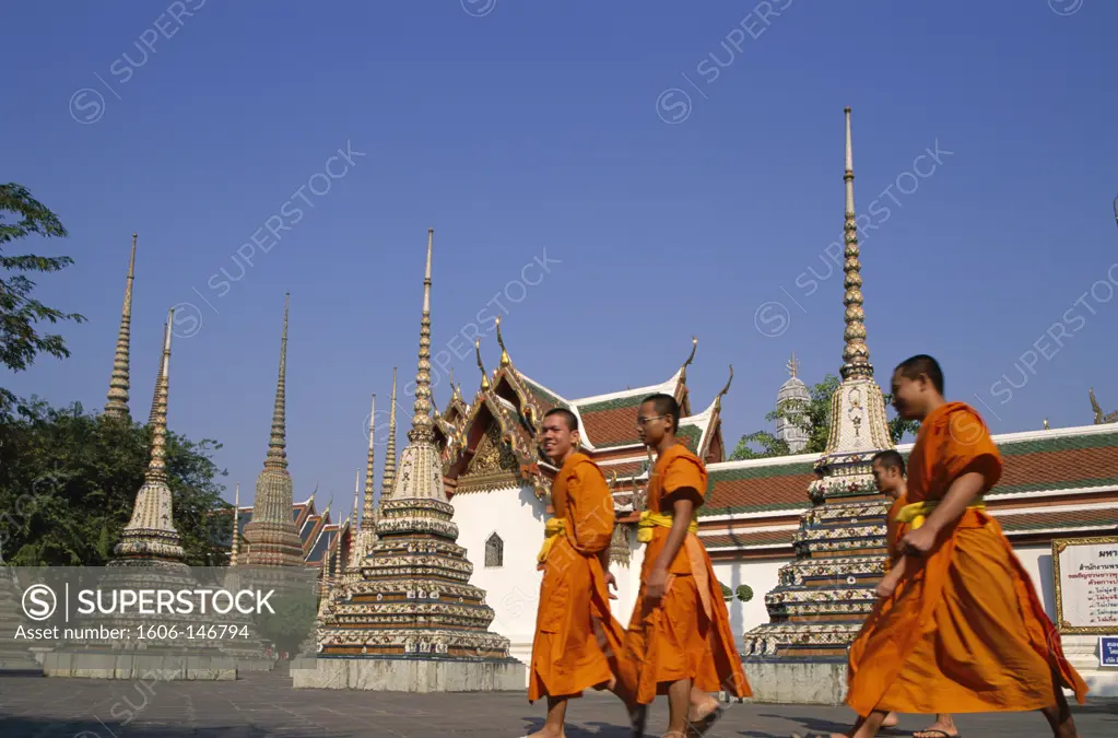 Thailand, Bangkok, Wat Pho / Chedis / Monks