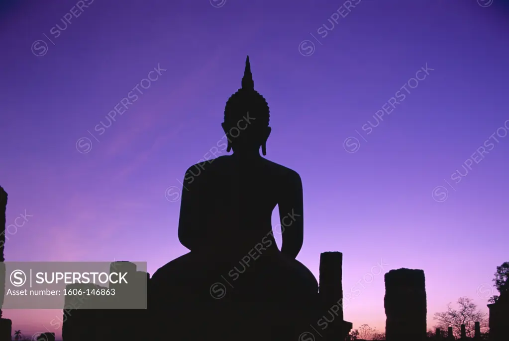 Thailand, Sukhothai, Wat Mahathat / Seated Buddha / Silouhette / Dawn