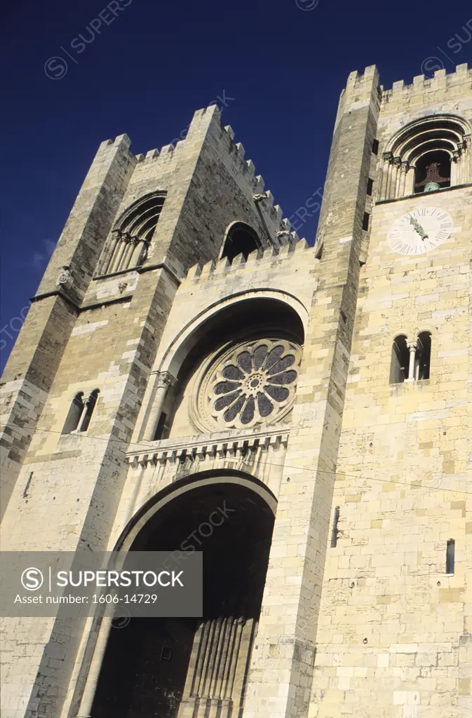 Portugal, Lisbon, Alfama, cathedral facade, low-angle view