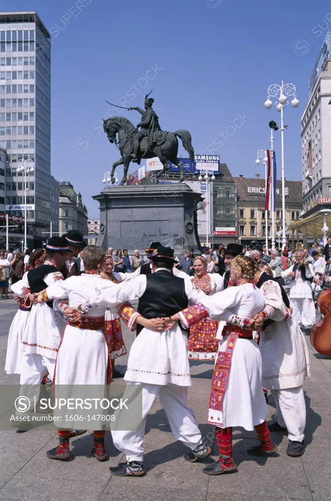 Croatia, Zagreb, Bana Josipa Jelacica Square / People Folk Dancing