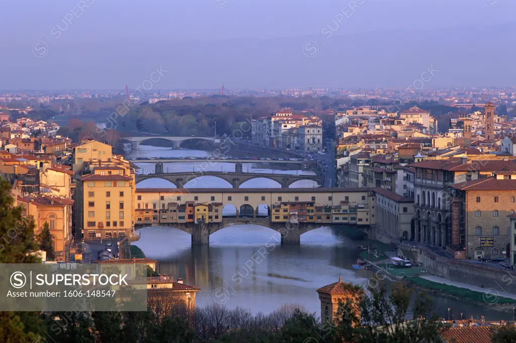 Italy, Tuscany (Toscana), Florence (Firenze), City View / Ponte Vecchio & Arno River