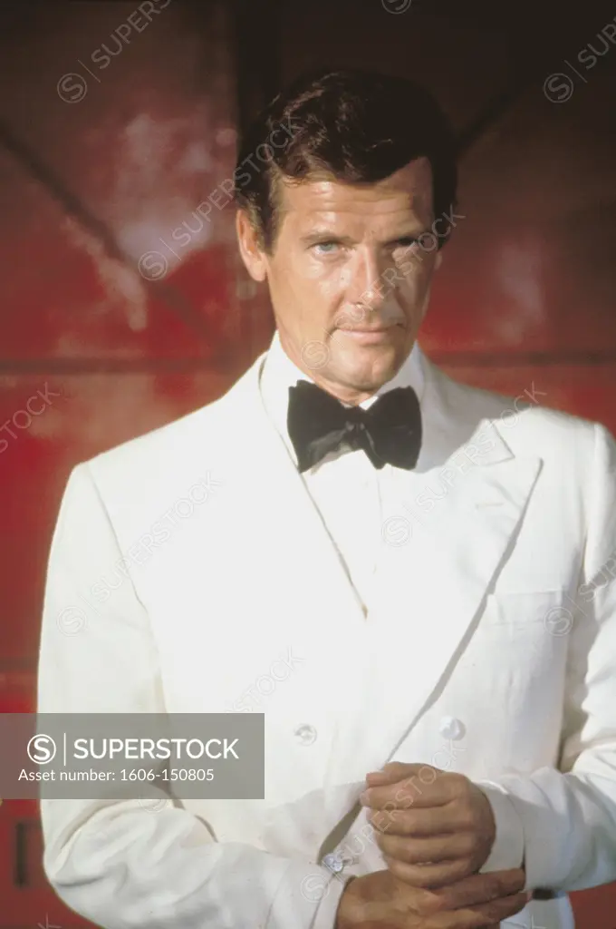 Roger Moore / The Man With The Golden Gun 1974 directed by Guy Hamilton