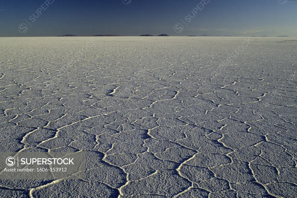 Bolivia, Salar de Uyuni, Dried up salt lake, cracks