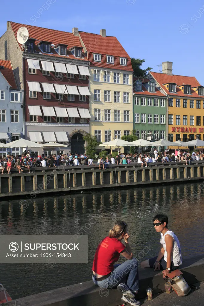 Denmark, Copenhagen, Nyhavn canalside leisure area,