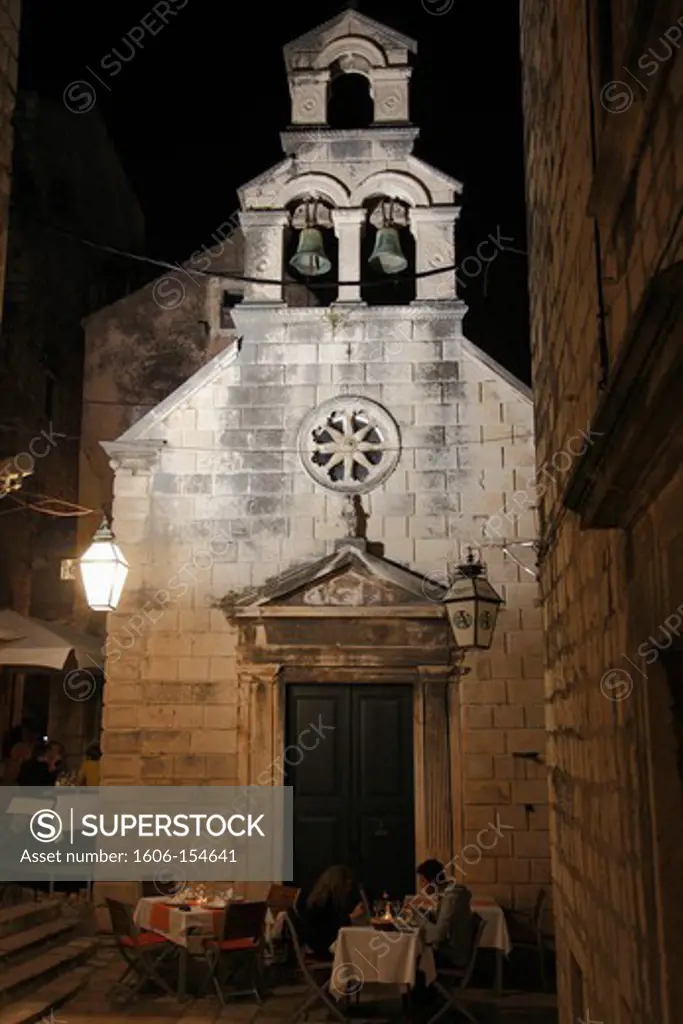 Croatia, Dubrovnik, street scene at night, chapel, restaurant,