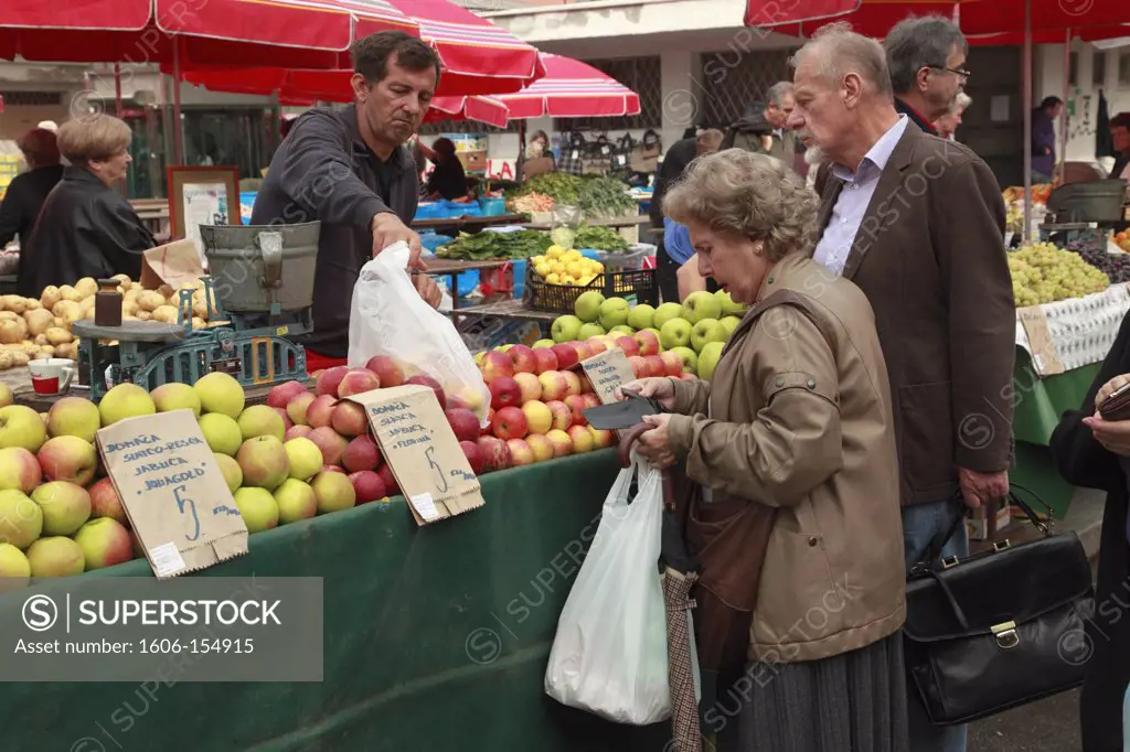 Croatia, Zagreb, Dolac market, fruit, food, people,