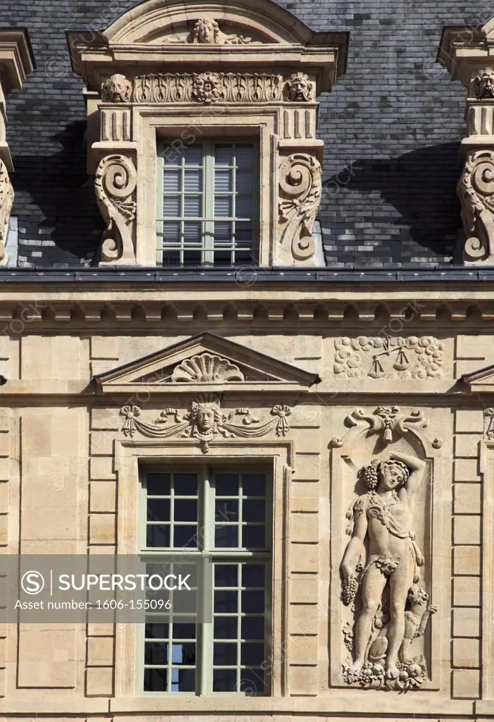 France, Paris, Hôtel de Sully, architecture detail,