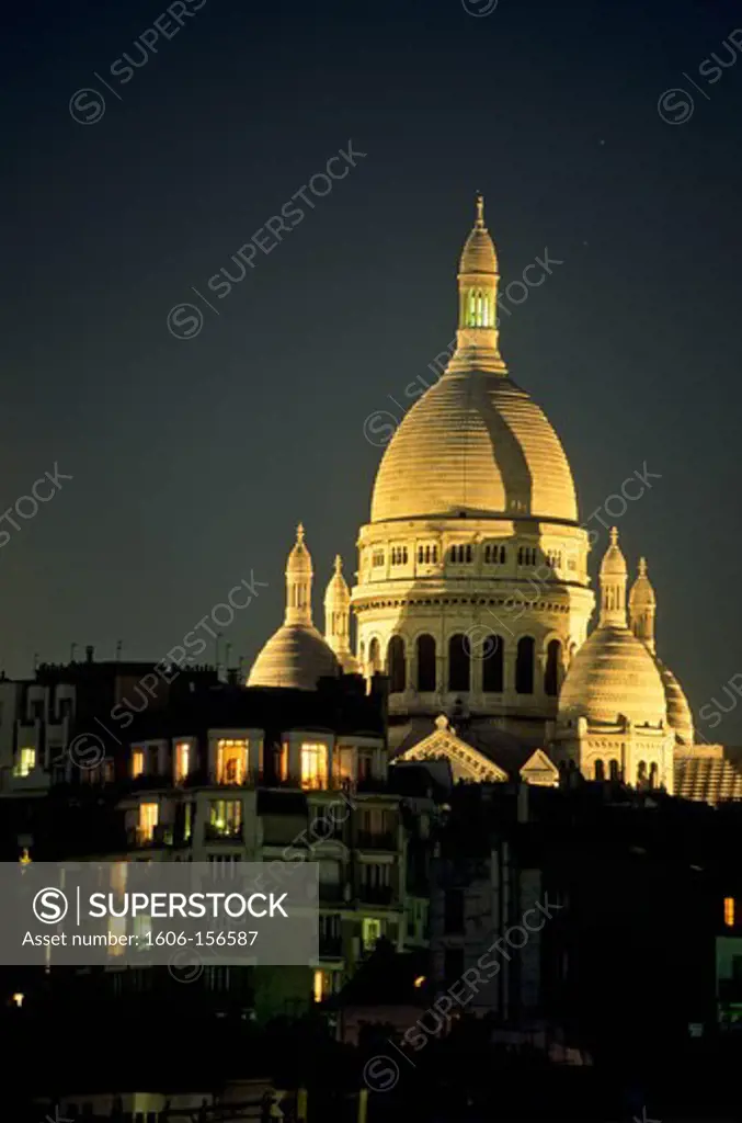 France, Paris, Montmartre hill, Sacre Coeur church by night