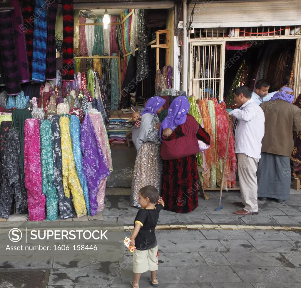 Turkey, Sanliurfa, bazaar, textile shop, people,