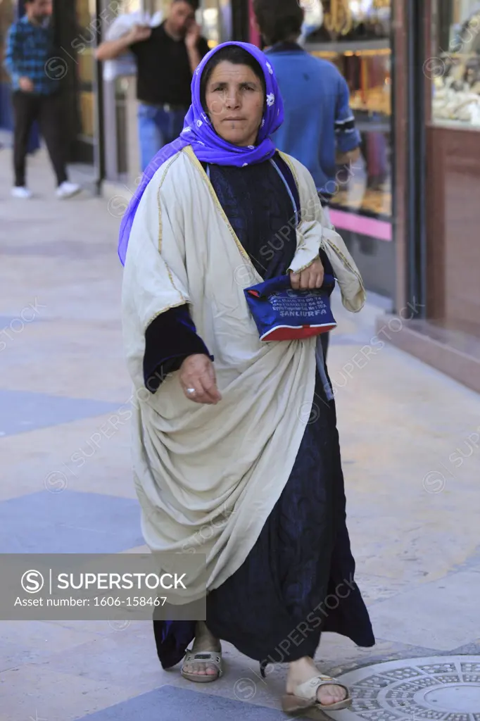 Turkey, Sanliurfa, woman in traditional dress,