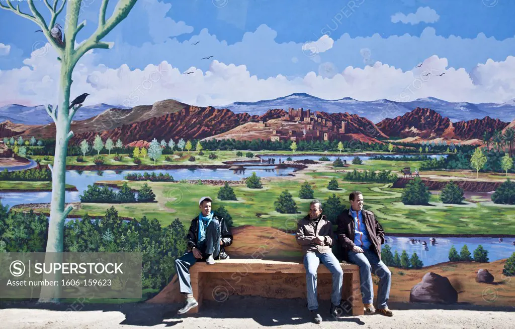 Morocco-South Morocco-Atlas Mountains-Boumalne Dades City-Mural and local people