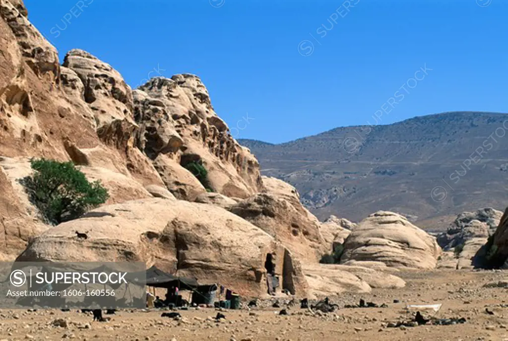 Jordan, Al-Beidha, Beduin camp, desert landscape,
