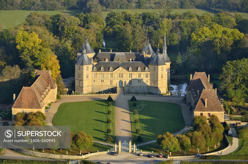 France, Bourgogne, Saône-et-Loire, castle of Sully, native house of president Mac-Mahon, aerial view