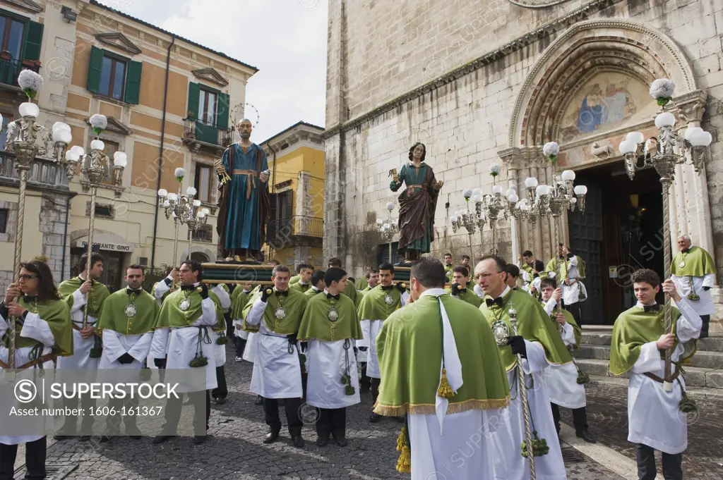 Members of the confraternity of Santa Maria de Loretto;Sunday ;Holy Week;Sulmona;Abbruzzia;Italia