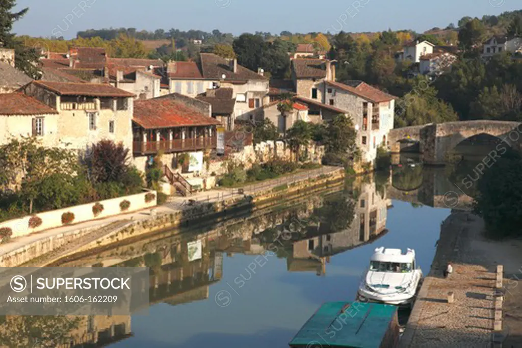 France, Aquitaine, Lot et Garonne (47), Nerac, old city and Baîse river